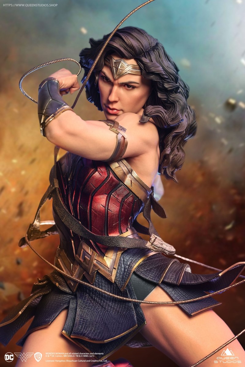 Queen Studios DC Comics 1:4 Scale Wonder Woman Statue (Two Head Sculpts + Sword &amp; Shield Edition)