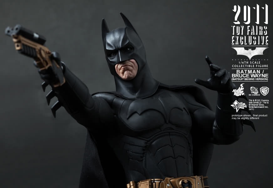 Hot Toys Batman Begins - Batman/ Bruce Wayne (Batsuit Begins Version) MMS155