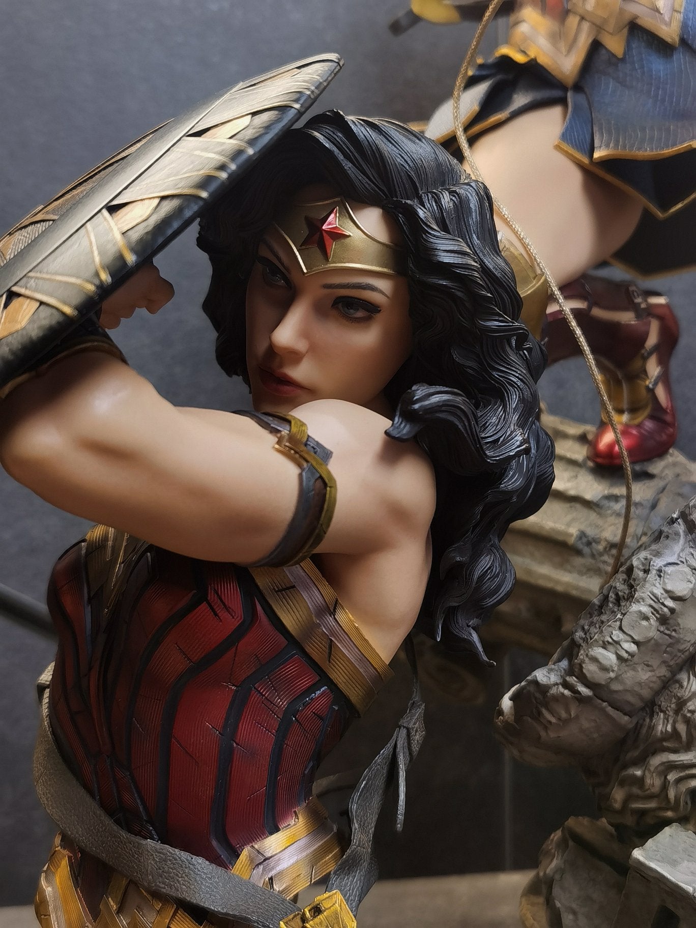 Queen Studios DC Comics 1:4 Scale Wonder Woman Statue (Two Head Sculpts + Sword &amp; Shield Edition)