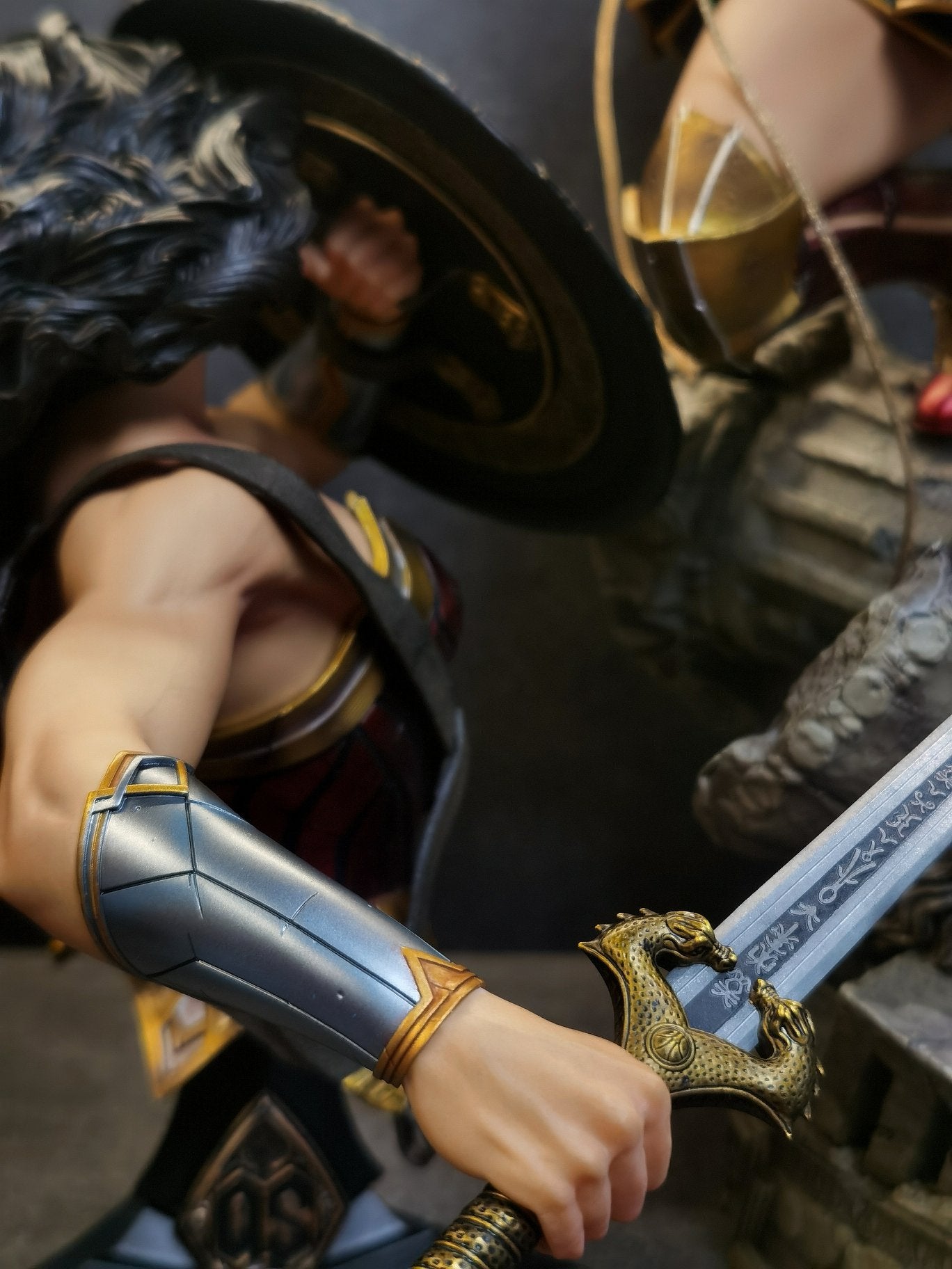 Queen Studios DC Comics 1:4 Scale Wonder Woman Statue (Two Head Sculpts + Sword &amp; Shield Edition)