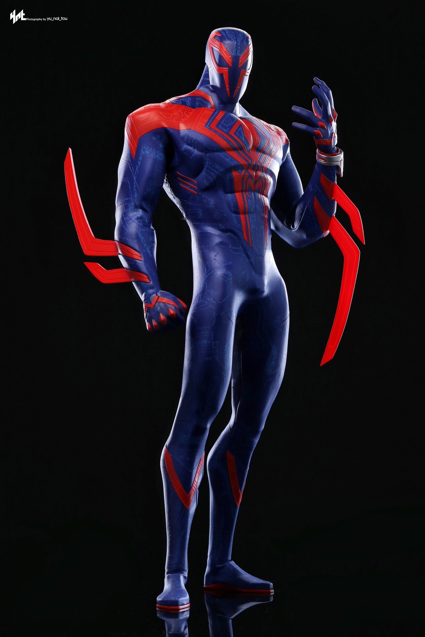 Hot Toys Spider-Man: Across the Spider-Verse - Spider-Man 2099 1:6th Scale Collectible Figure MMS711