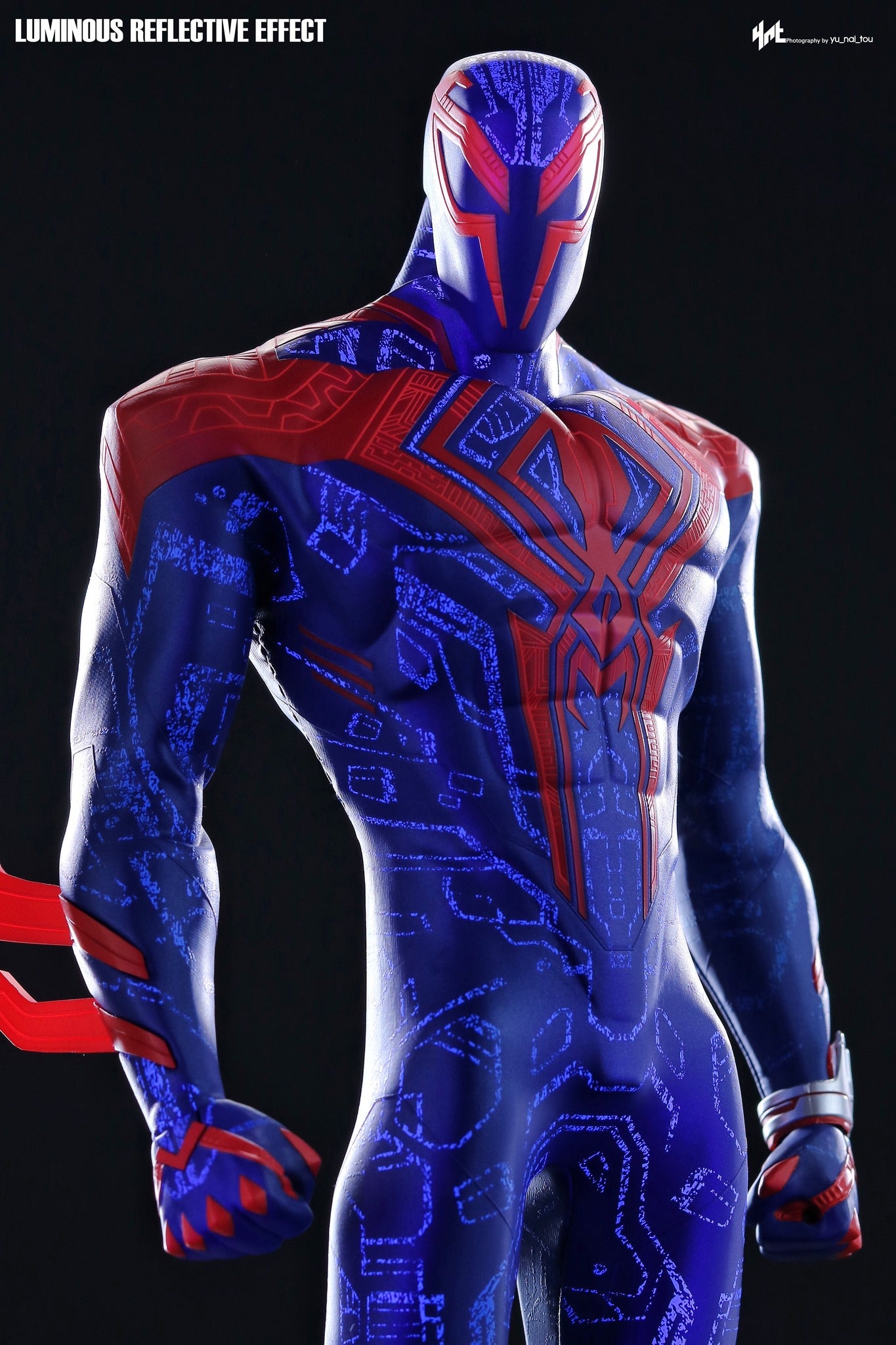 Hot Toys Spider-Man: Across the Spider-Verse - Spider-Man 2099 1:6th Scale Collectible Figure MMS711