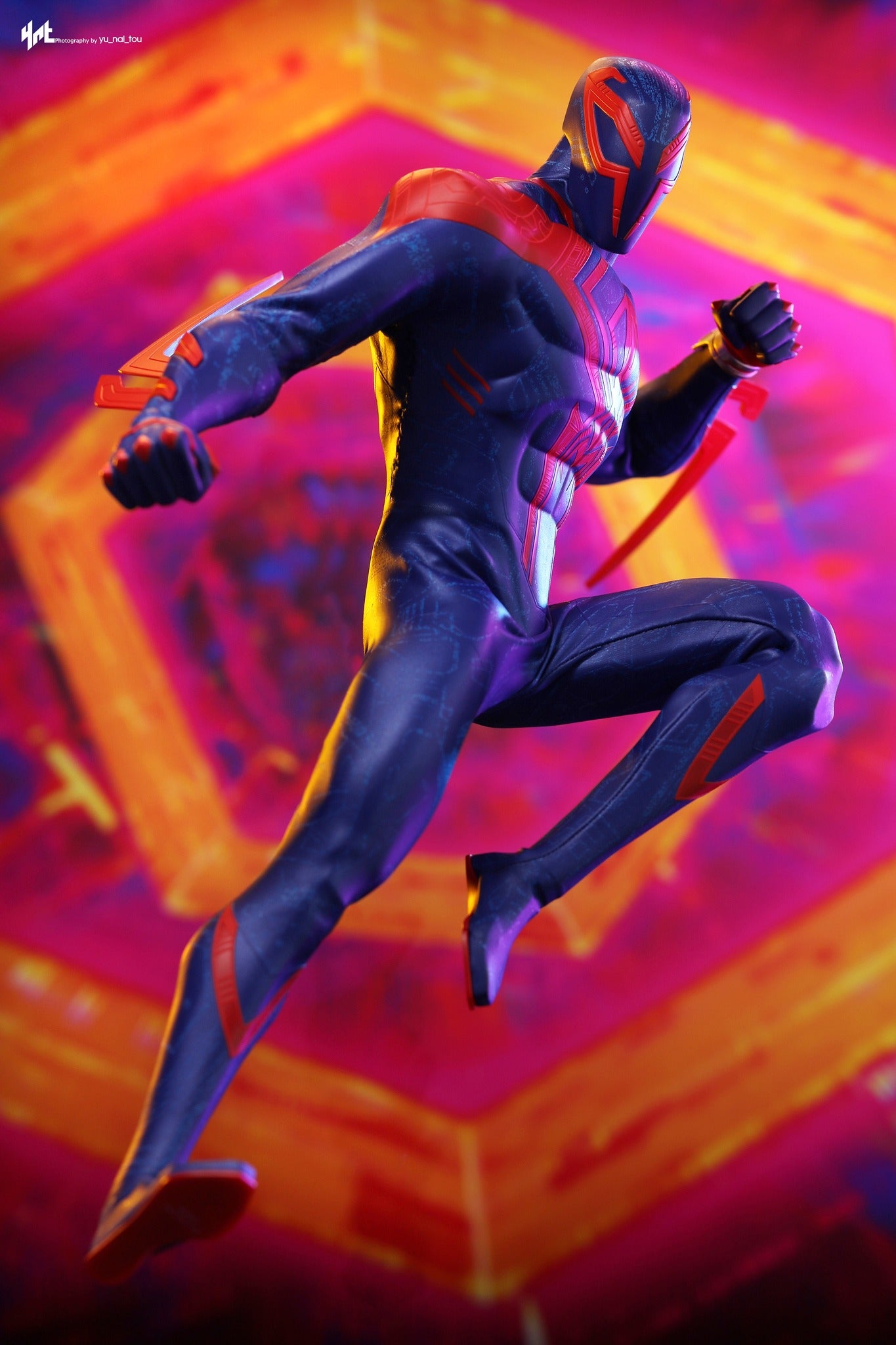 Hot Toys Spider-Man: Across the Spider-Verse - Spider-Man 2099 1:6th Scale Collectible Figure MMS711