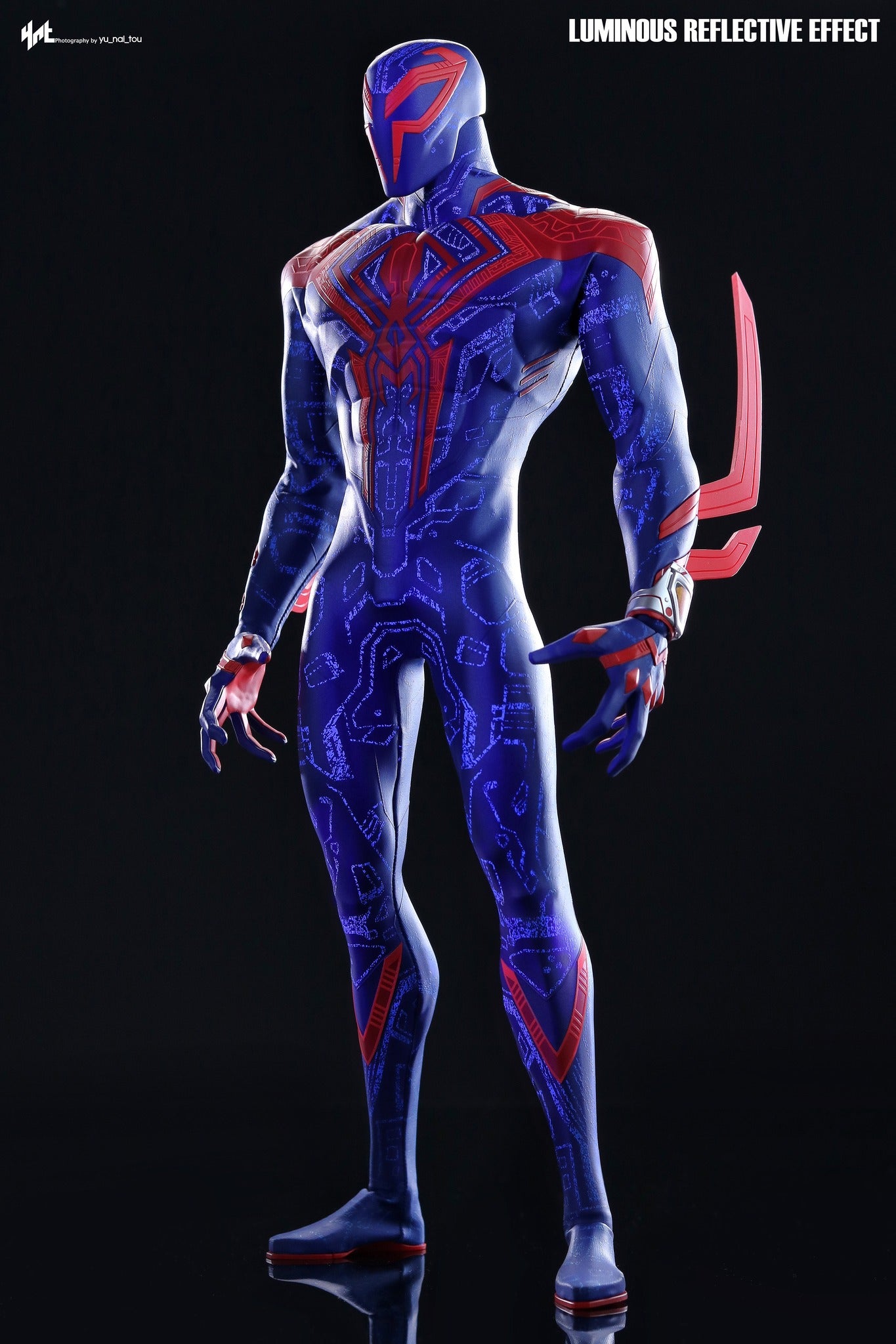 Hot Toys Spider-Man: Across the Spider-Verse - Spider-Man 2099 1:6th Scale Collectible Figure MMS711