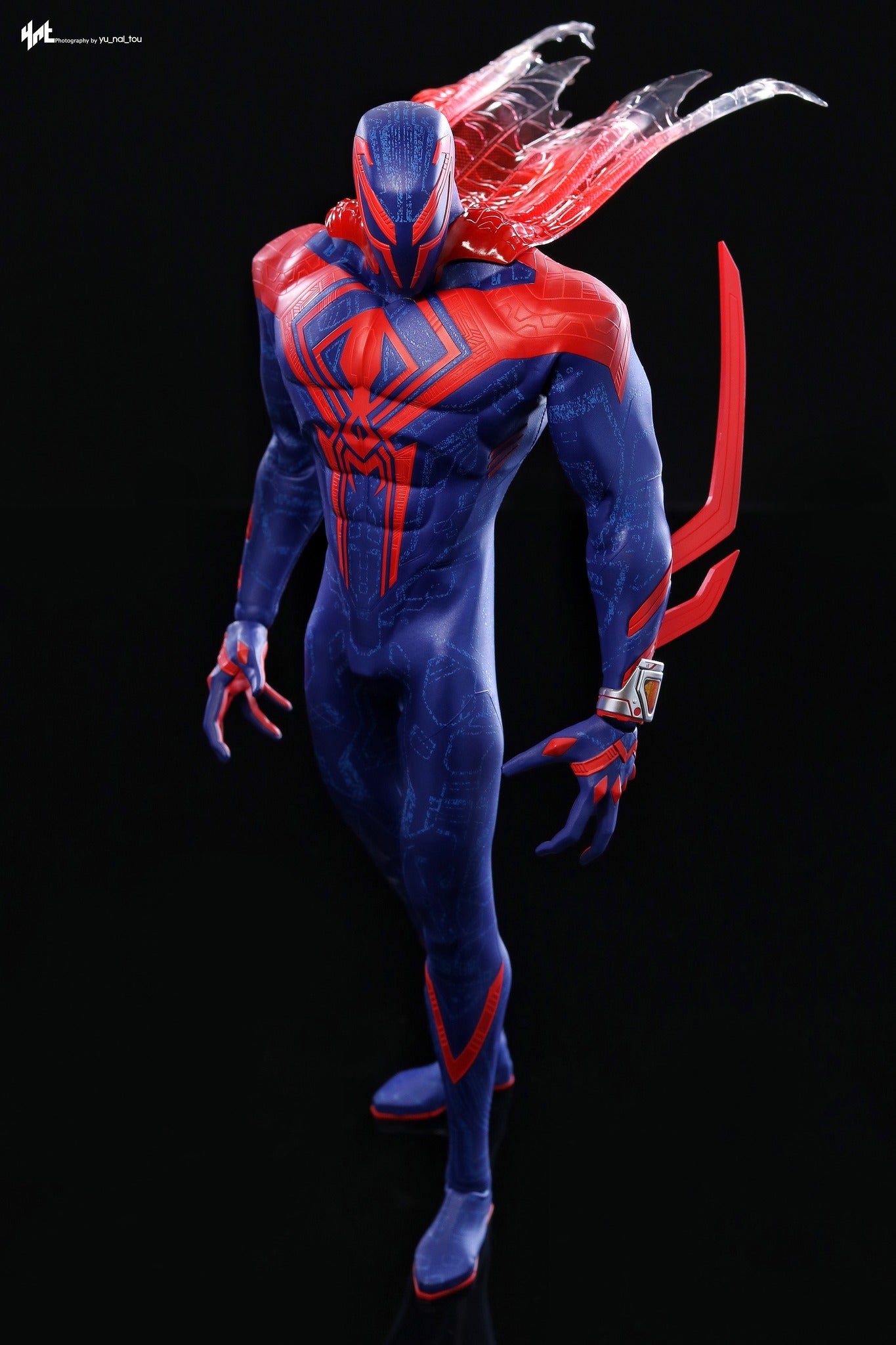 Hot Toys Spider-Man: Across the Spider-Verse - Spider-Man 2099 1:6th Scale Collectible Figure MMS711