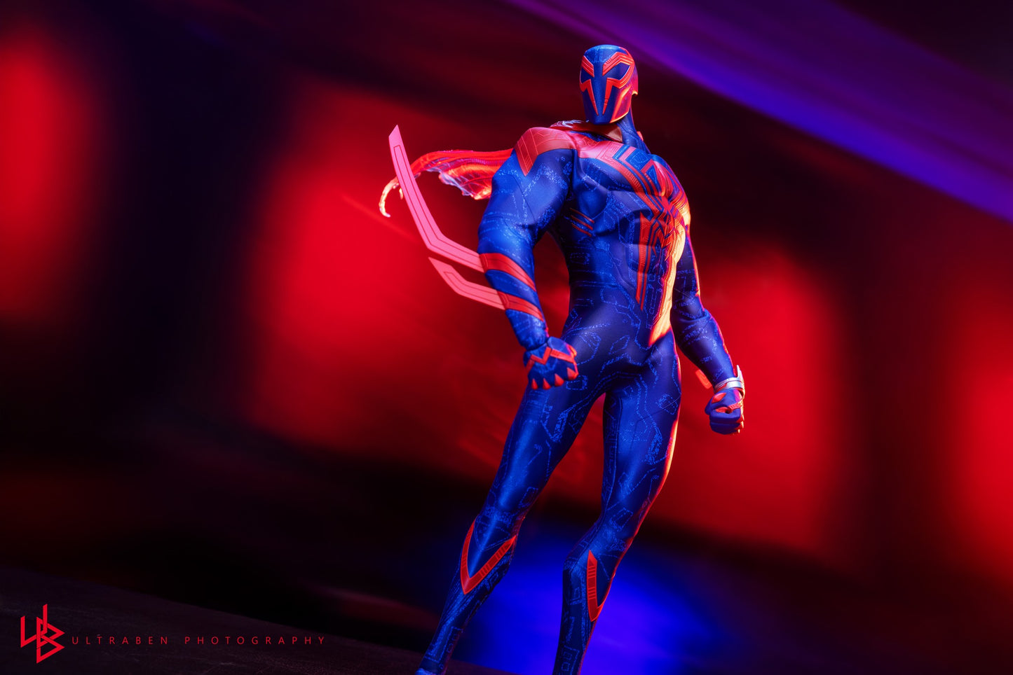 Hot Toys Spider-Man: Across the Spider-Verse - Spider-Man 2099 1:6th Scale Collectible Figure MMS711