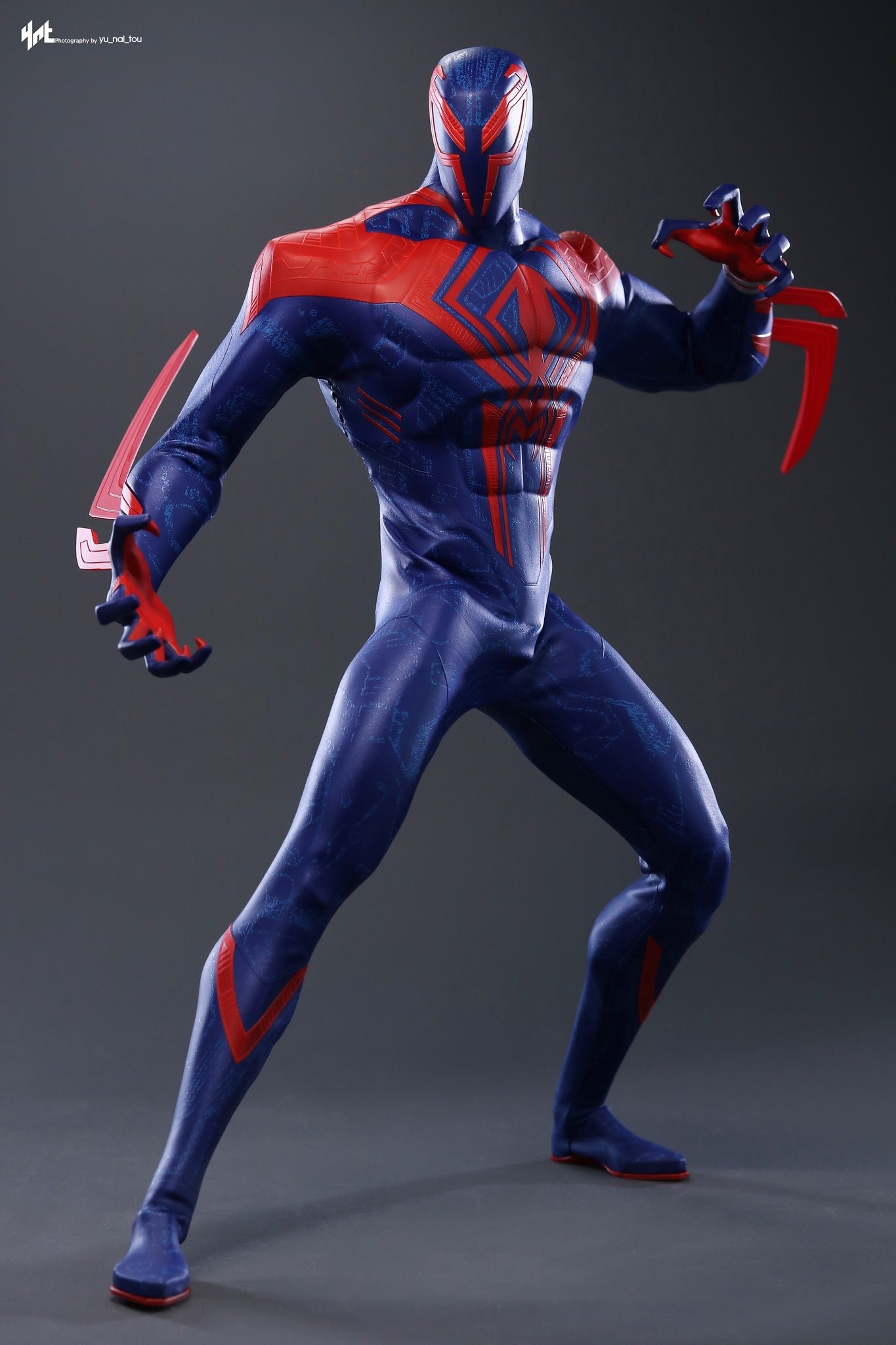 Hot Toys Spider-Man: Across the Spider-Verse - Spider-Man 2099 1:6th Scale Collectible Figure MMS711