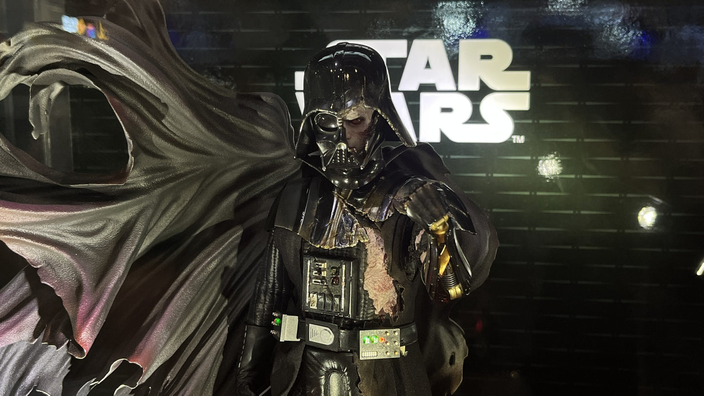 Hot Toys Star Wars™ - 1:6 Scale Darth Vader™ (Battle Damaged) Collectible Figure (Deluxe Version) (Regular Edition) DX45