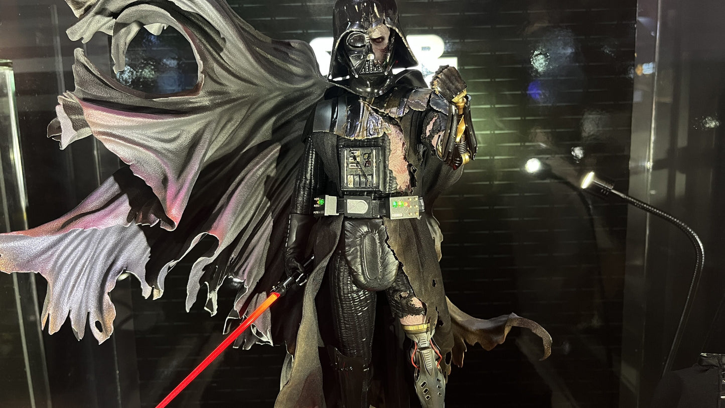 Hot Toys Star Wars™ - 1:6 Scale Darth Vader™ (Battle Damaged) Collectible Figure (Deluxe Version) (Regular Edition) DX45