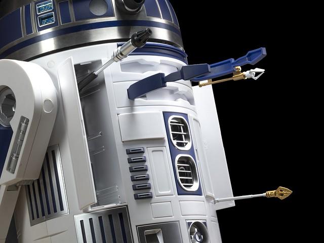 STK Workshop 1:2 Star Wars R2-D2 Replica of the Original Movie Prop - Battle Worn