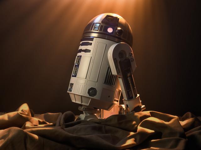 STK Workshop 1:2 Star Wars R2-D2 Replica of the Original Movie Prop - Battle Worn