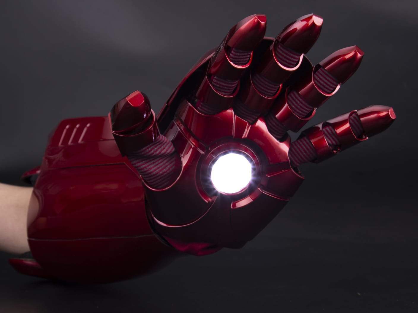 Killerbody Life Size Collectable---Wearable Iron Man Mark VII Gauntlet