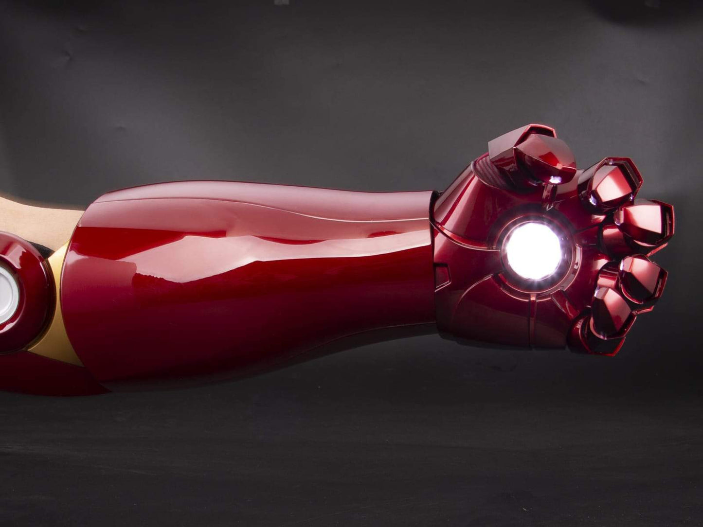 Killerbody Life Size Collectable---Wearable Iron Man Mark VII Gauntlet