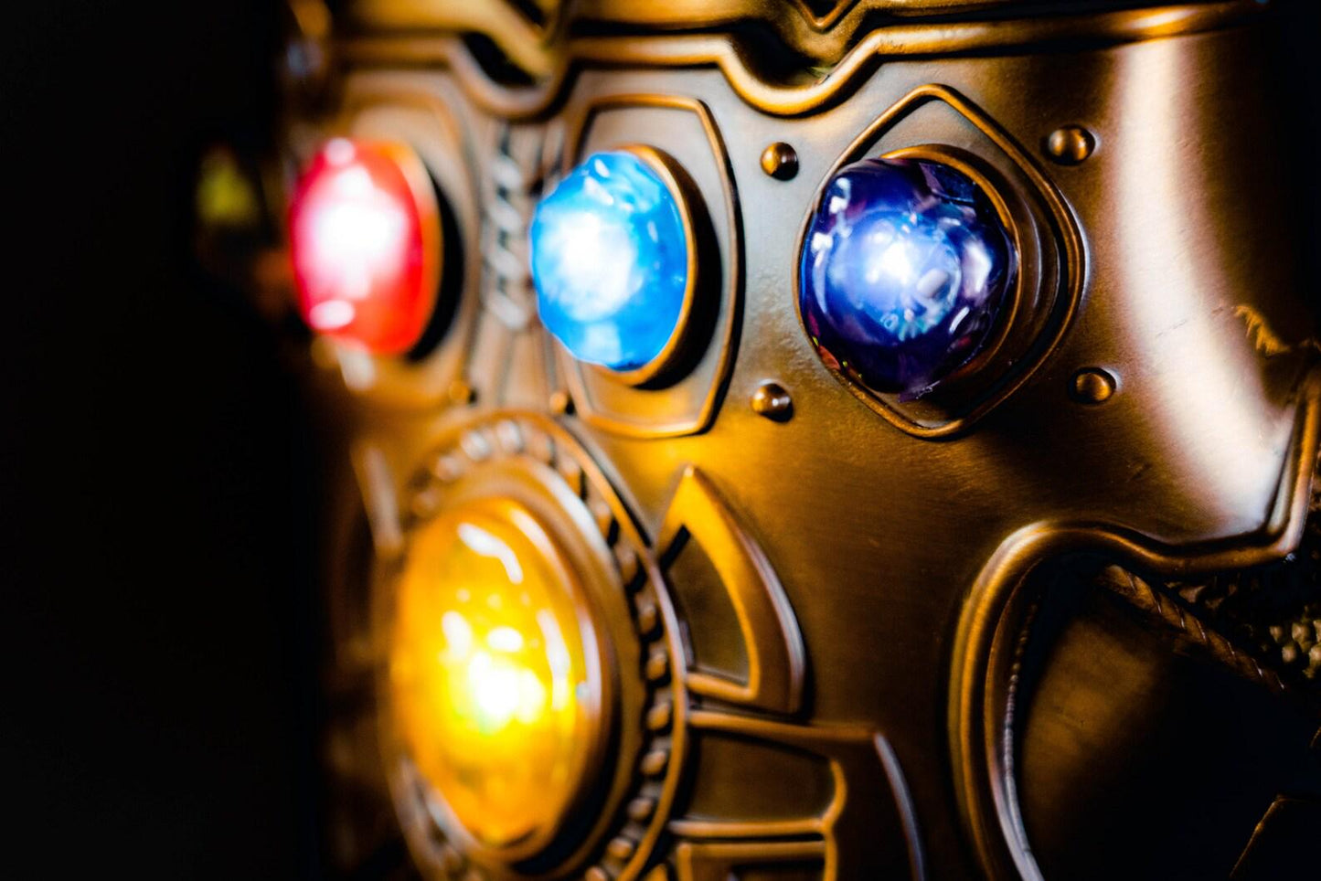 Thanos Infinity Gauntlet Life Size Collectables