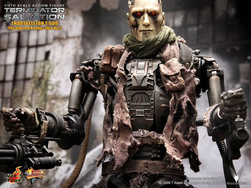 Hot Toys Terminator : Salvation – T-600 Endoskeleton (Weathered Rubber Skin) MMS104