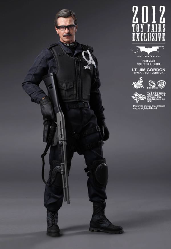 Hot Toys The Dark Knight - Lt. Jim Gordon (S.W.A.T. Suit Version) MMS182