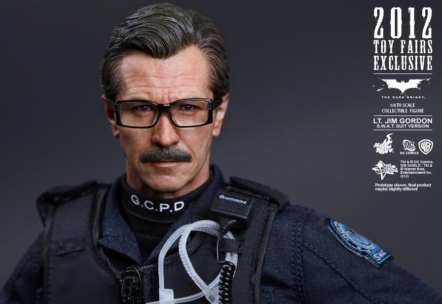 Hot Toys The Dark Knight - Lt. Jim Gordon (S.W.A.T. Suit Version) MMS182