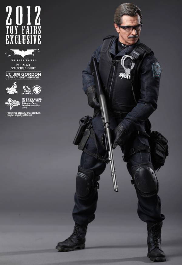 Hot Toys The Dark Knight - Lt. Jim Gordon (S.W.A.T. Suit Version) MMS182