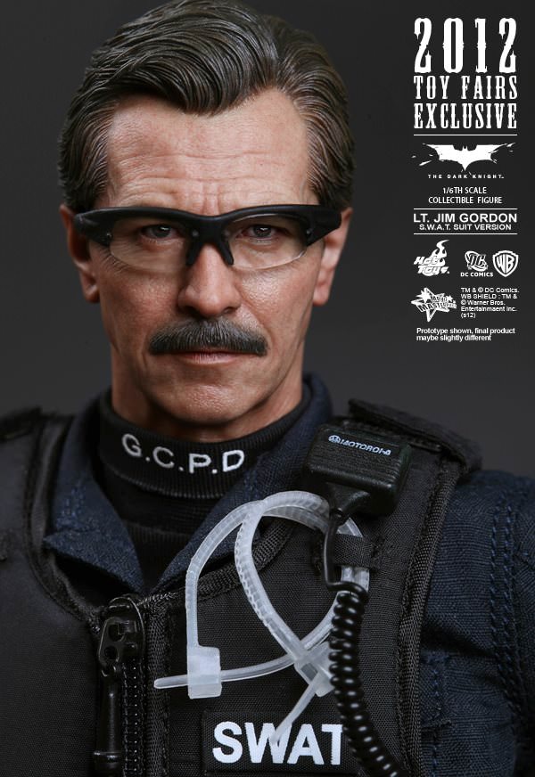 Hot Toys The Dark Knight - Lt. Jim Gordon (S.W.A.T. Suit Version) MMS182