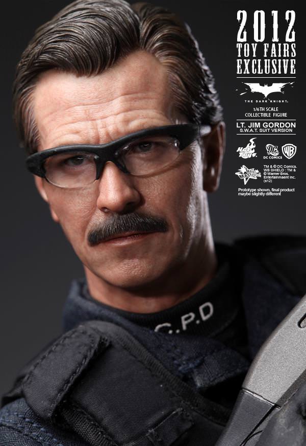 Hot Toys The Dark Knight - Lt. Jim Gordon (S.W.A.T. Suit Version) MMS182