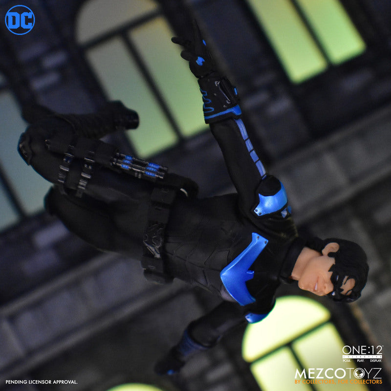 Mezco Toyz "One:12 Collective Nightwing" 1:12 Scale Collectible Figure 76575