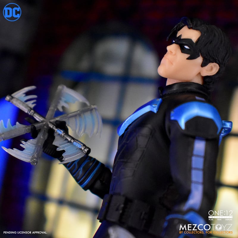 Mezco Toyz "One:12 Collective Nightwing" 1:12 Scale Collectible Figure 76575