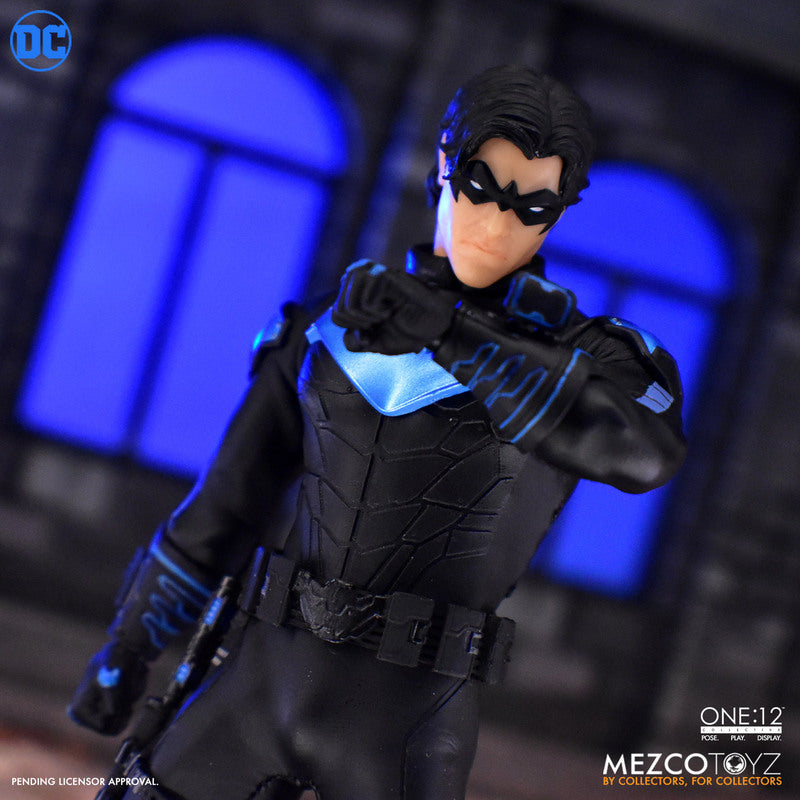 Mezco Toyz "One:12 Collective Nightwing" 1:12 Scale Collectible Figure 76575